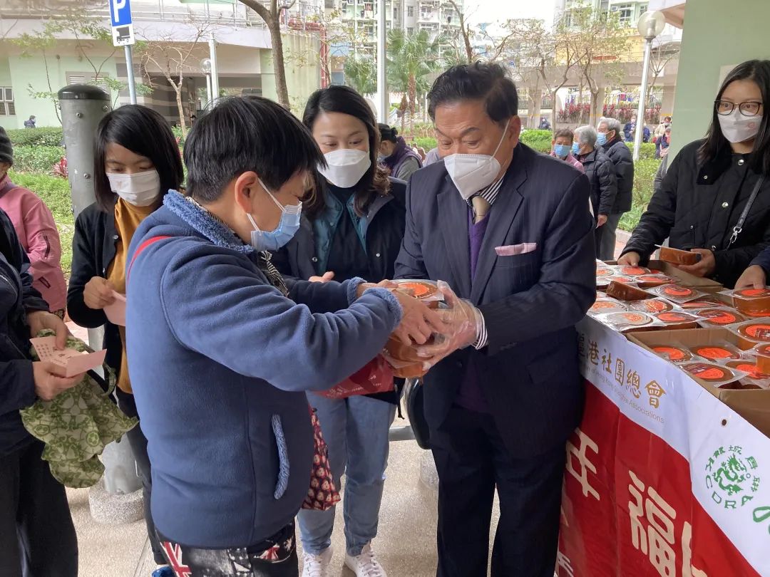 滬港社團總會主辦「迎兔年 福贈年糕 賀年新春」基層探訪送暖活動