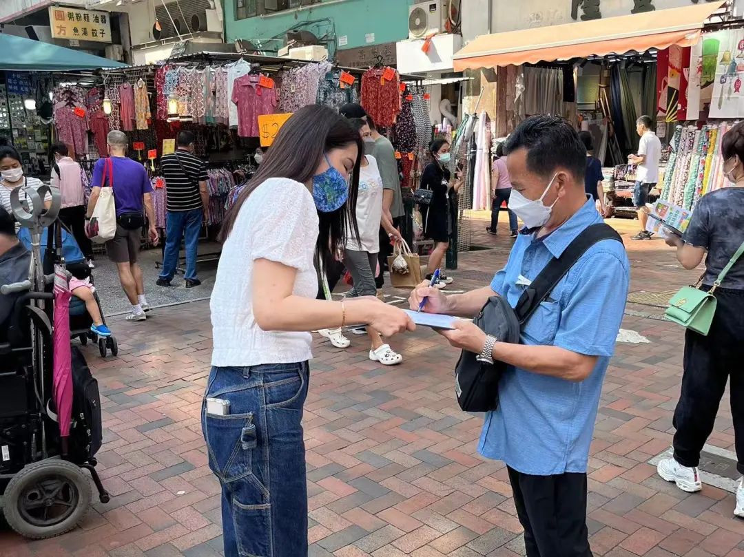 滬港社團總會開展多場支持「完善地區治理建議方案」街站