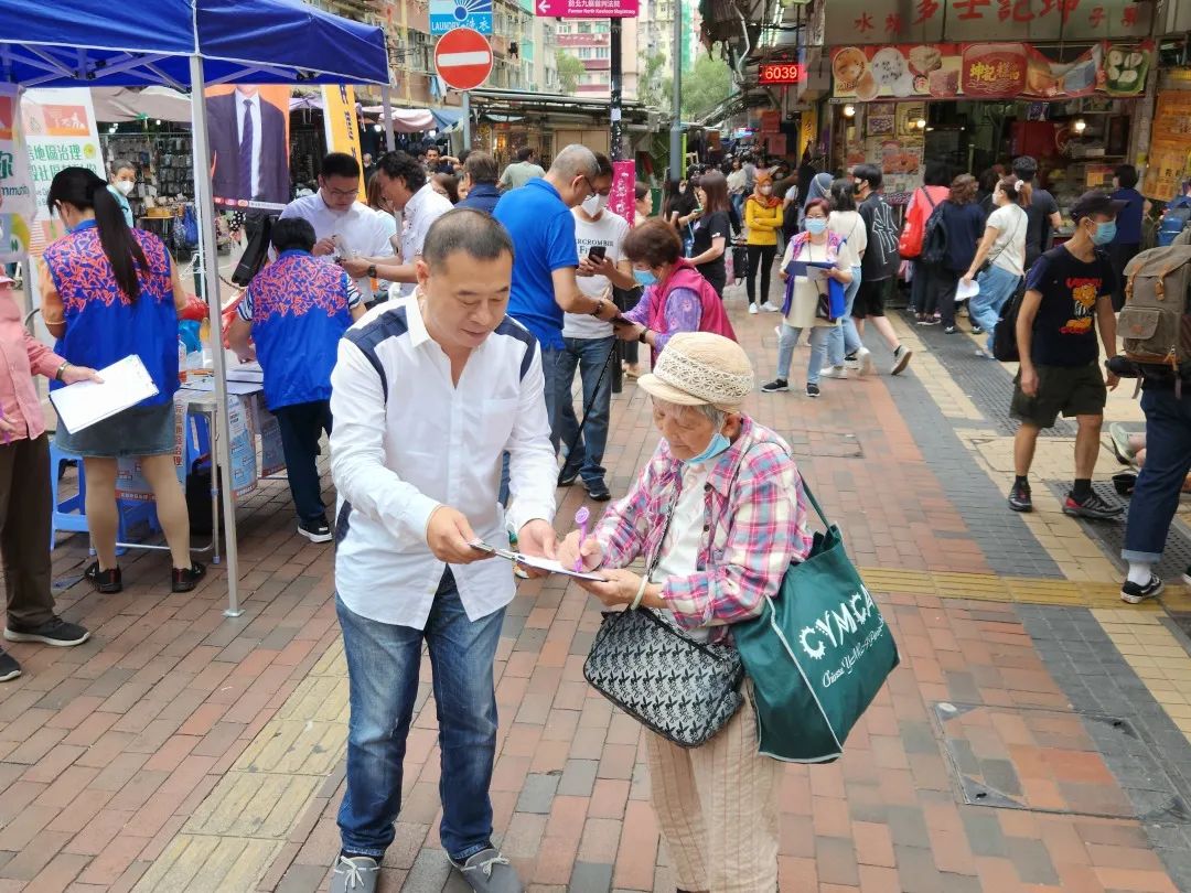 滬港社團總會開展多場支持「完善地區治理建議方案」街站