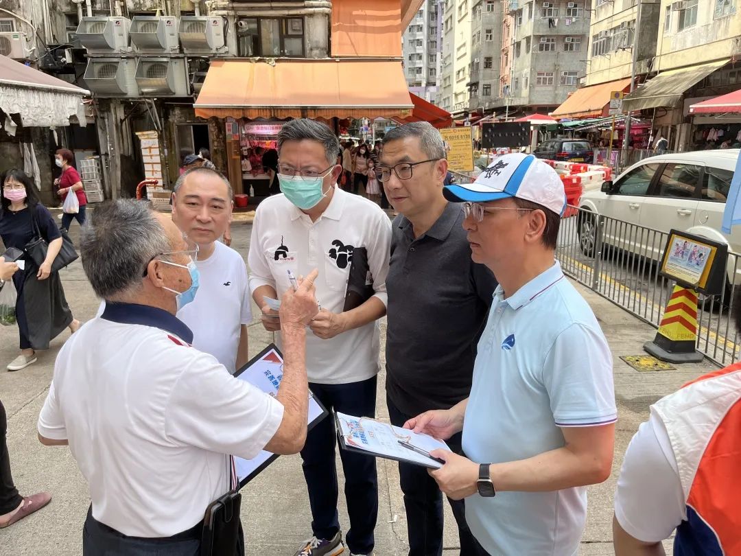 滬港社團總會開展多場支持「完善地區治理建議方案」街站