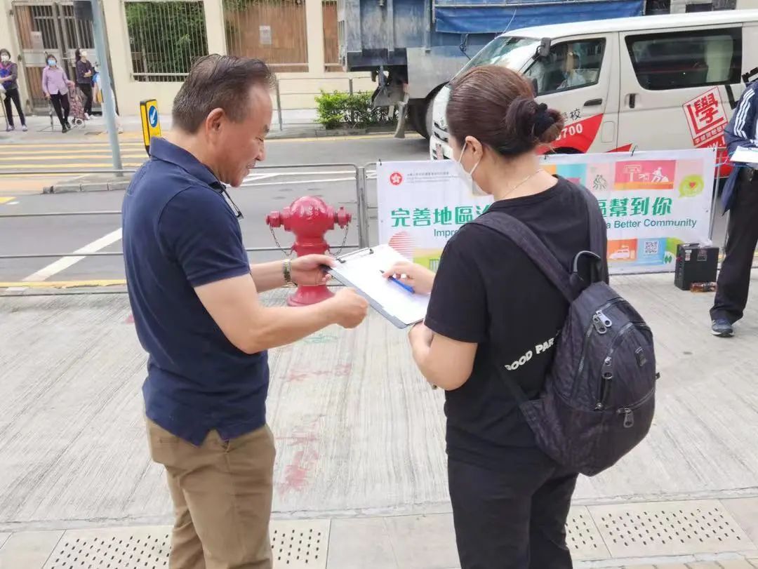 滬港社團總會開展多場支持「完善地區治理建議方案」街站