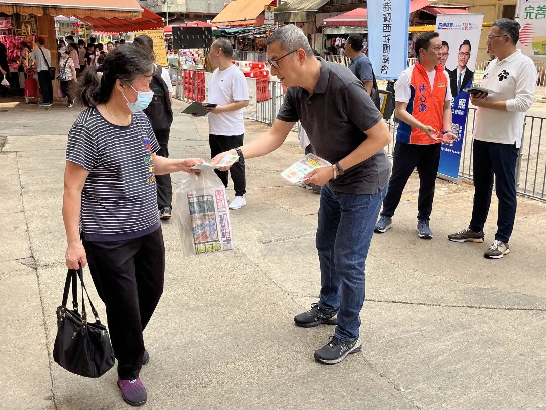 滬港社團總會開展多場支持「完善地區治理建議方案」街站