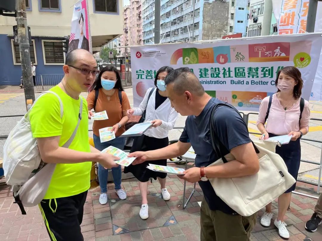 滬港社團總會開展多場支持「完善地區治理建議方案」街站