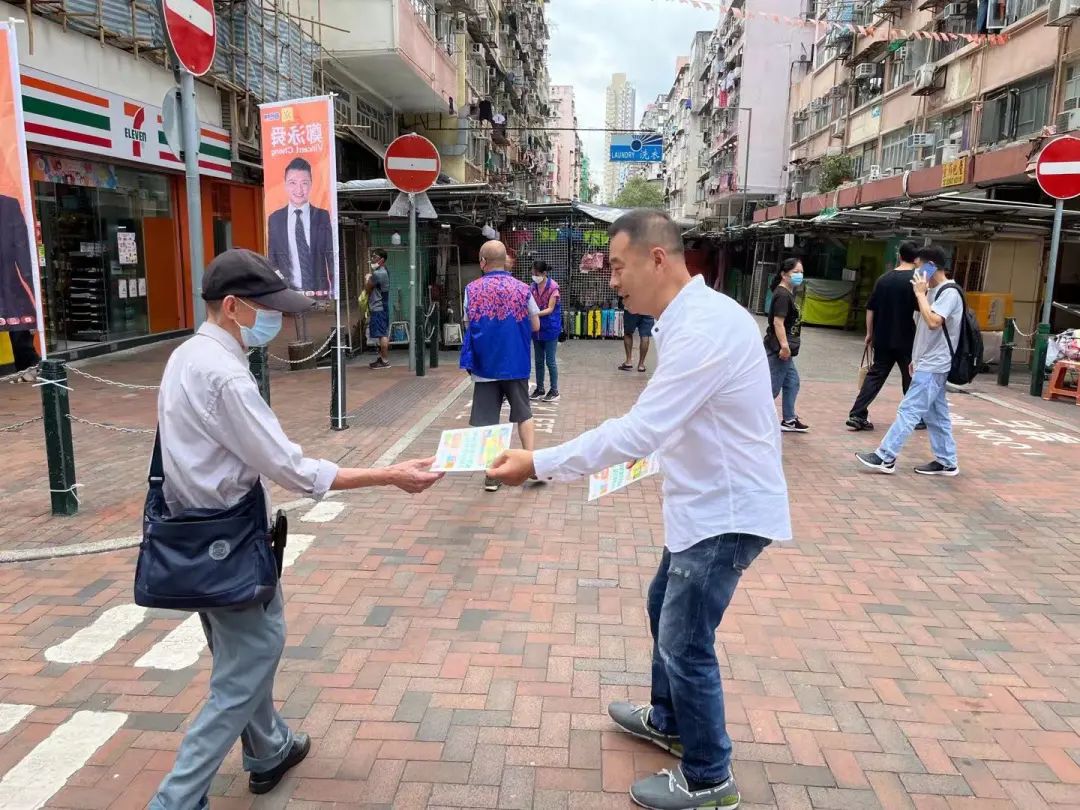 滬港社團總會開展多場支持「完善地區治理建議方案」街站