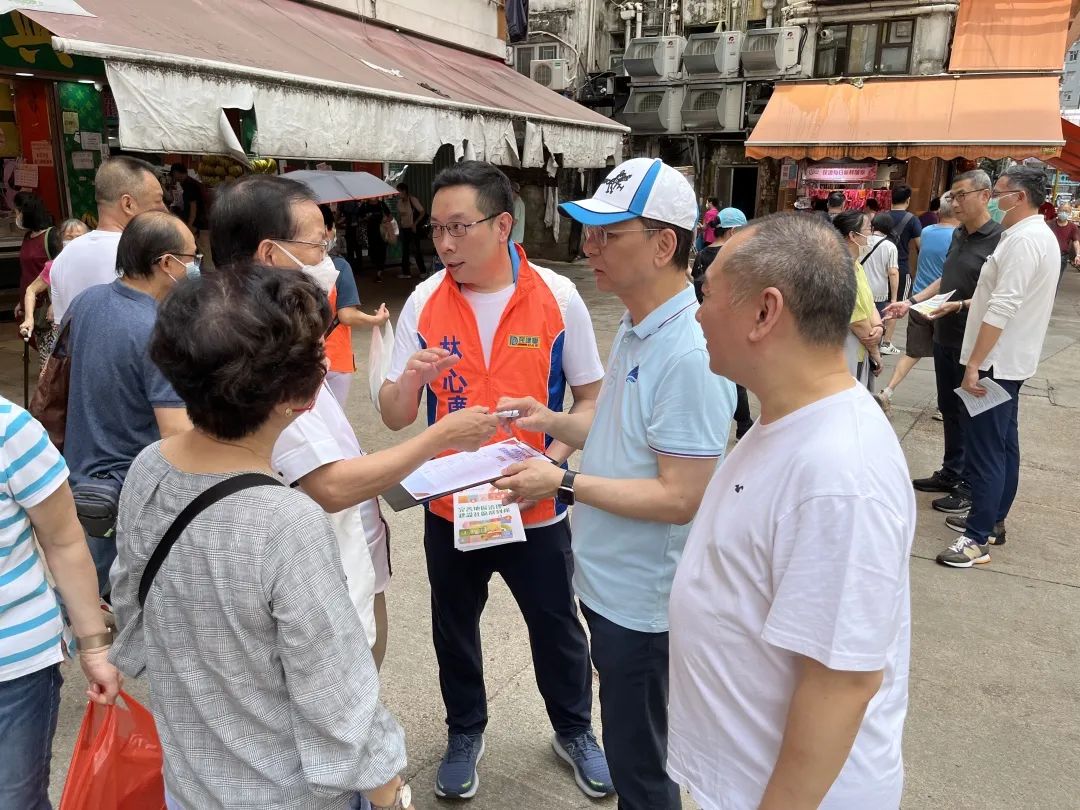 滬港社團總會開展多場支持「完善地區治理建議方案」街站