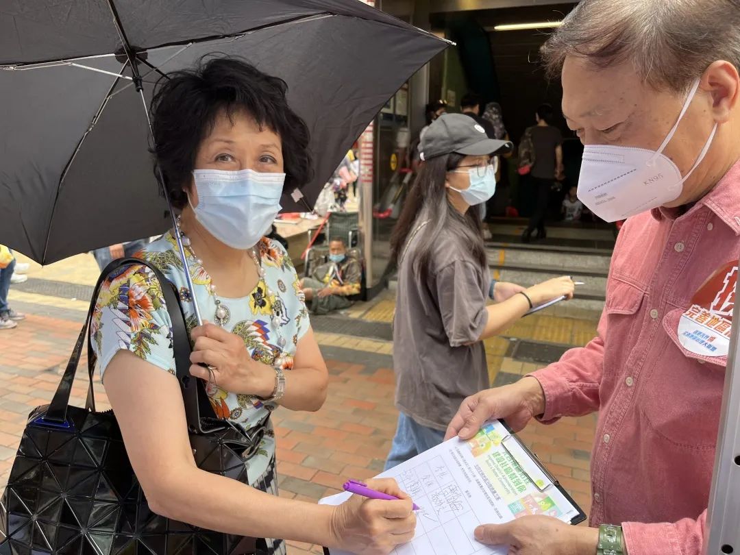 滬港社團總會開展多場支持「完善地區治理建議方案」街站