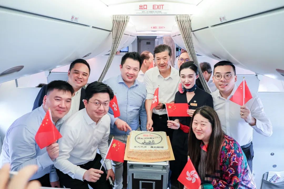 【實習啓動！C919國產大飛機首次跨境商業飛行，香港青年學生首批由港“飛”滬】