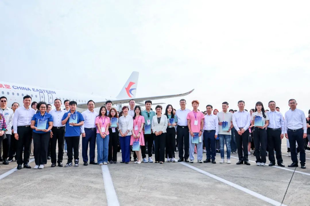 【實習啓動！C919國產大飛機首次跨境商業飛行，香港青年學生首批由港“飛”滬】